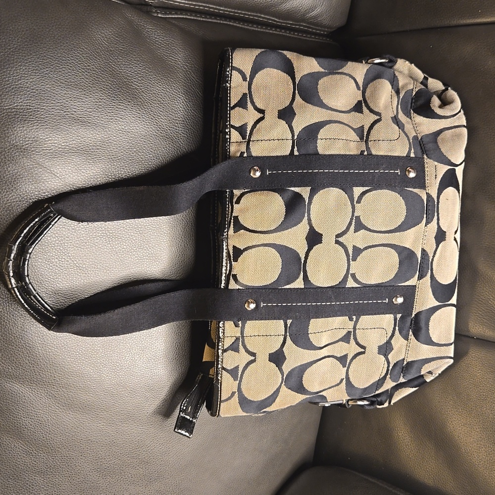 ⚡️Sale⚡️Coach Gray & Black Shoulder Bag (Strap wear)